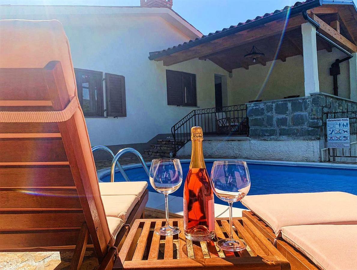 Holiday Home Deni Roč エクステリア 写真