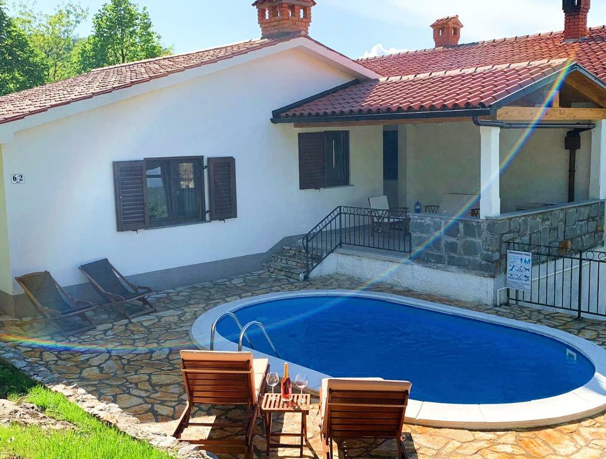 Holiday Home Deni Roč エクステリア 写真